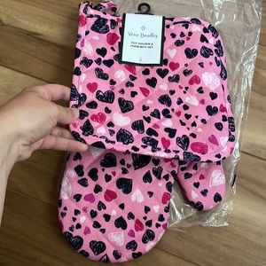 Brand new Vera Bradley oven mitt set
